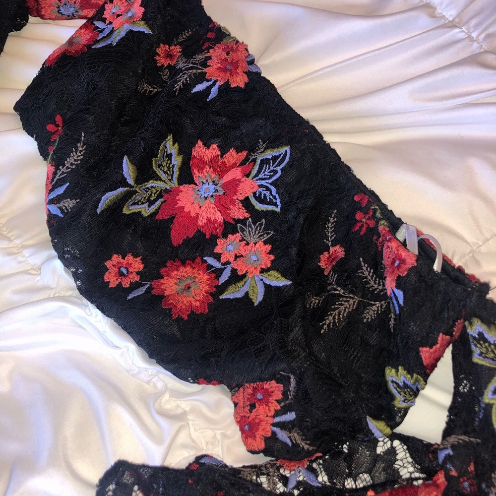 NEW Lovers & Friends lace crop top